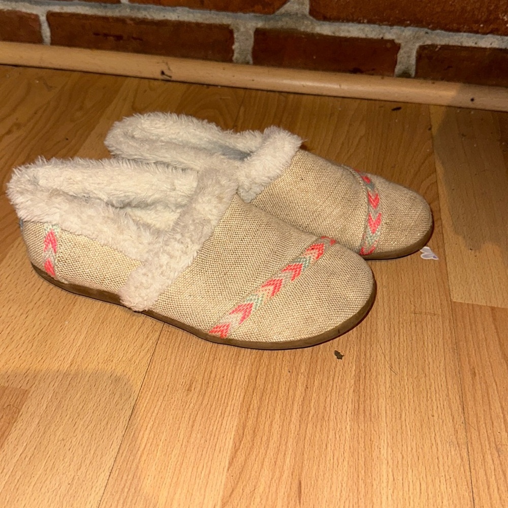 Tom’s kids slippers